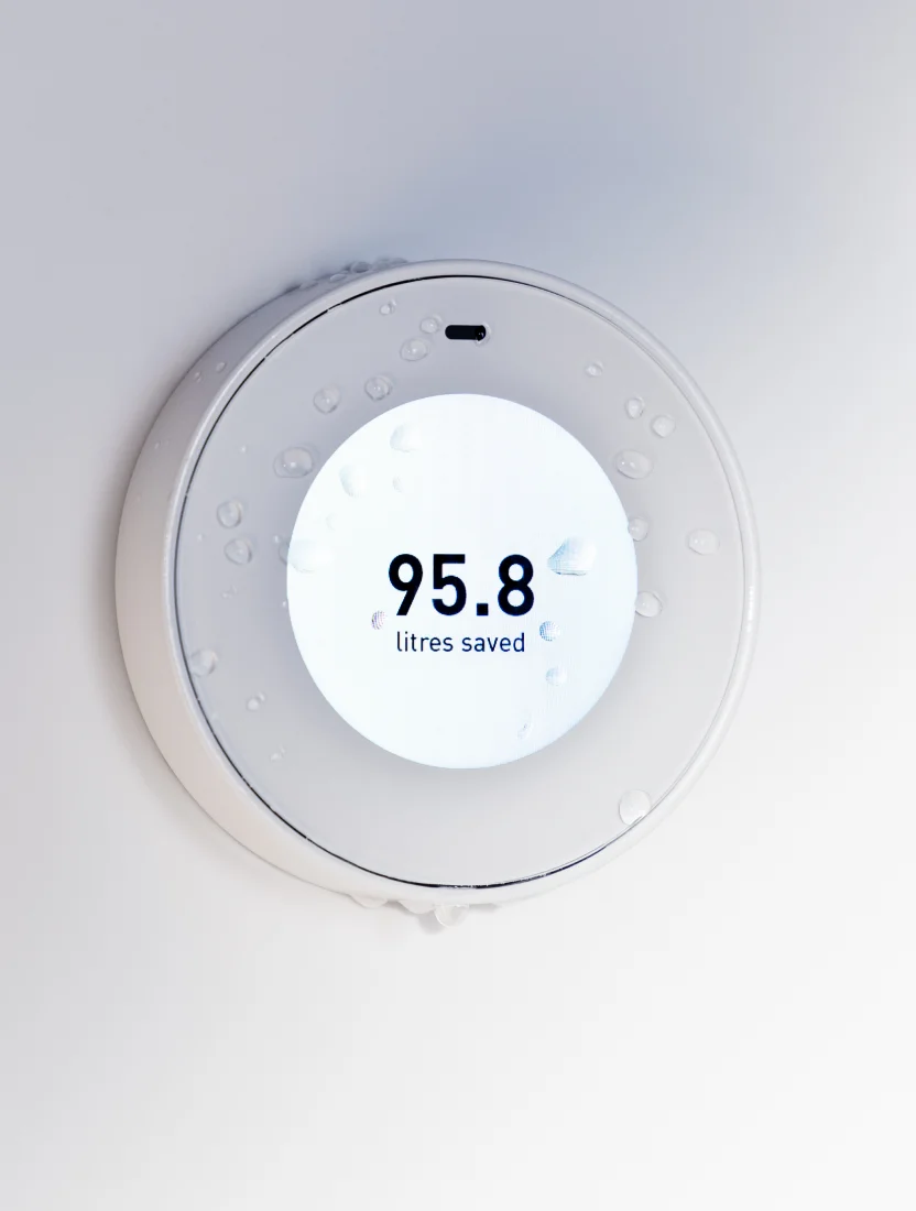 Hvid Control Dial på grå væg